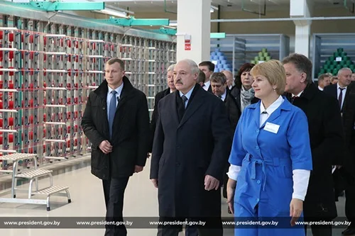 Подробнее о статье Александр Лукашенко оценил изделия LINO из короткого волокна