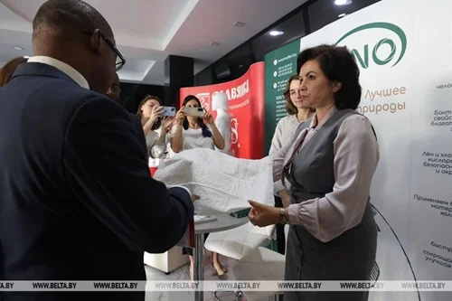 Подробнее о статье Продукция МедЛен на выставке для министра здравоохранения Экваториальной Гвинеи